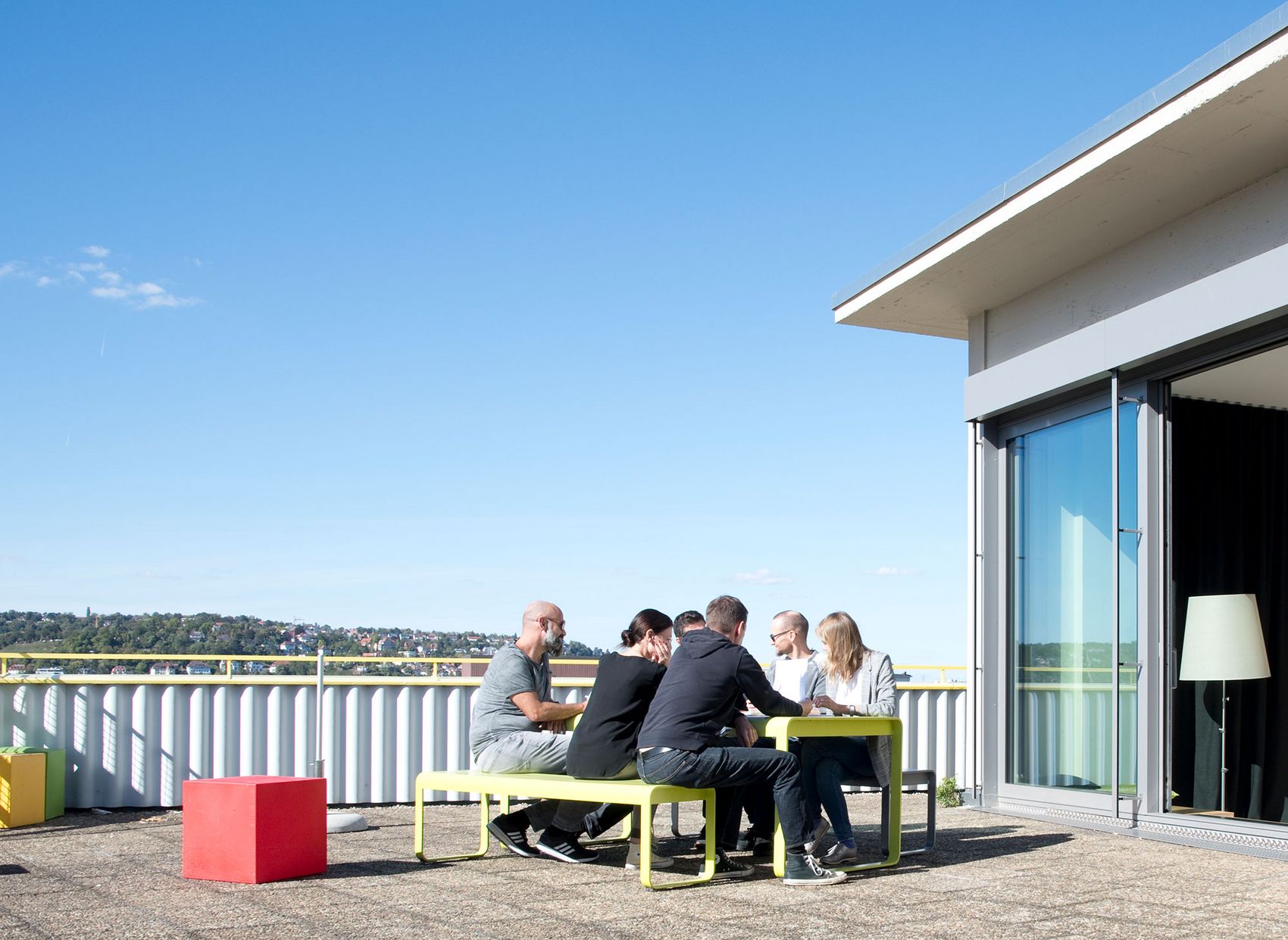 Besprechung auf der Terrasse